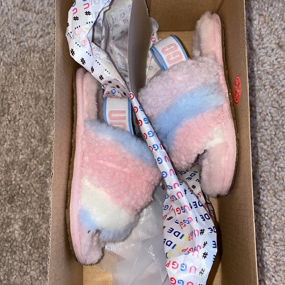 UGG Fluff Slide Pink, Blue,White Size7 - Picture 8 of 9